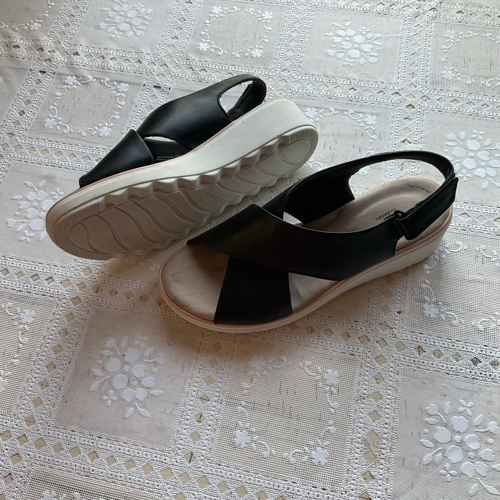 Great Clarks Black wedge sandals Nice 8.5